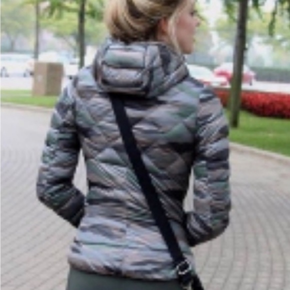 Lululemon camo puffer jacket size 4 - Picture 2 of 10